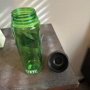 Green Yeti Water bottle